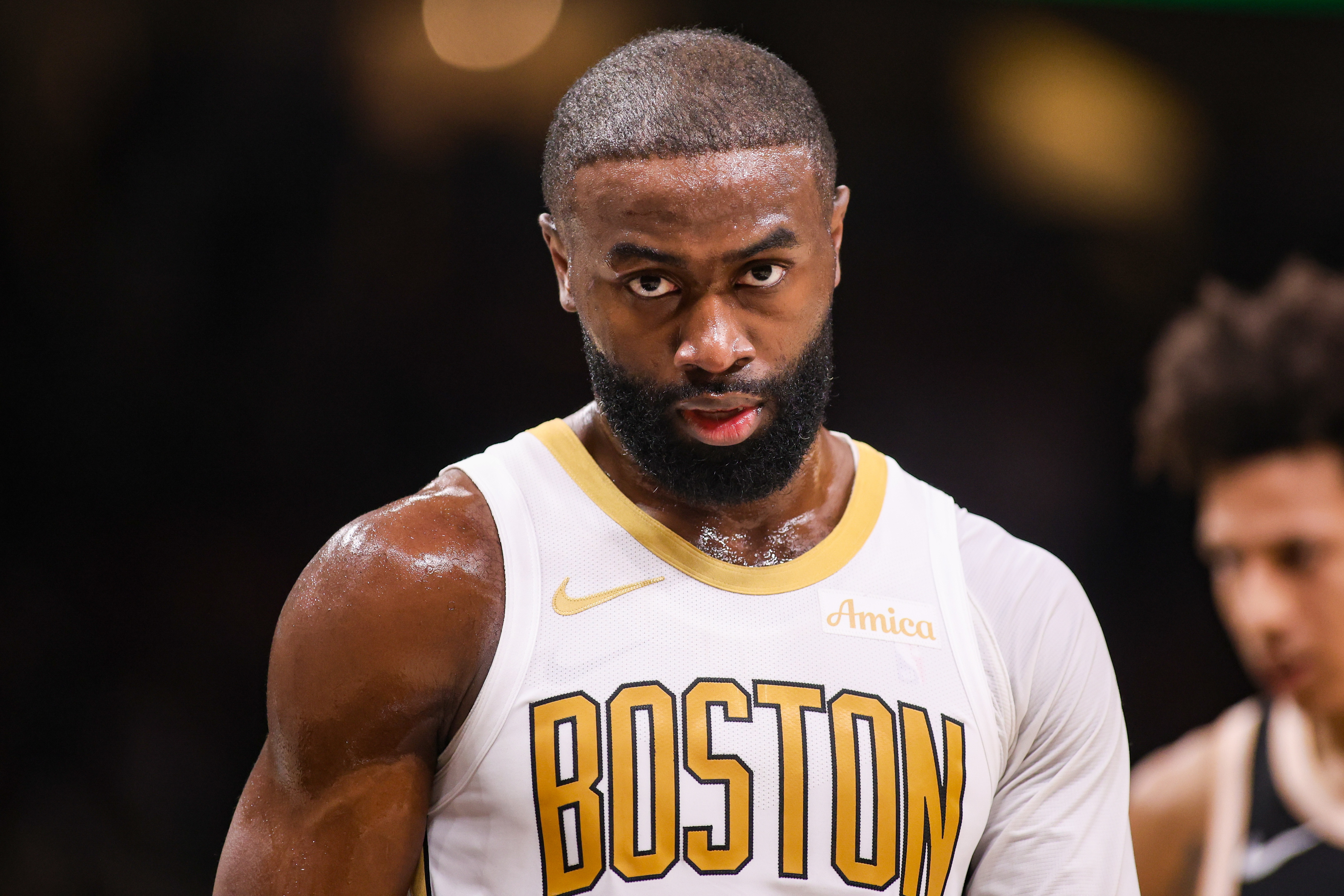 夸张的得分能力！杰伦·布朗首节不到半节8中5 轰下12分3板