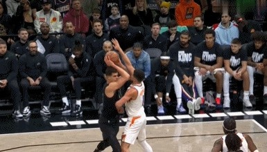 2026世界杯官方客户端-这是真疼！小波特持球肘翻布克被吹进攻犯规