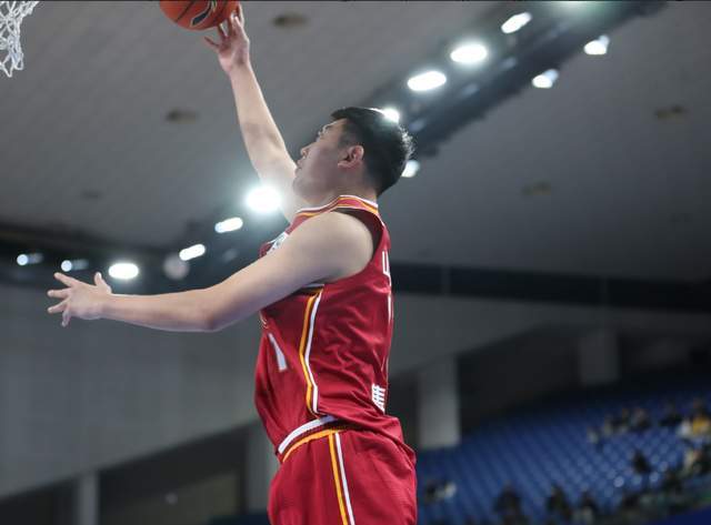 2026世界杯直播下载-对阵辽篮被撞翻，山东大汉重伤！至少缺席一个月，真不是好消息