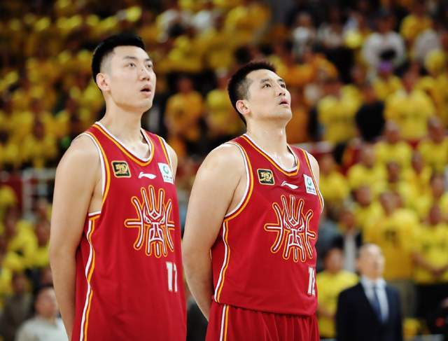 2026世界杯直播下载-对阵辽篮被撞翻，山东大汉重伤！至少缺席一个月，真不是好消息