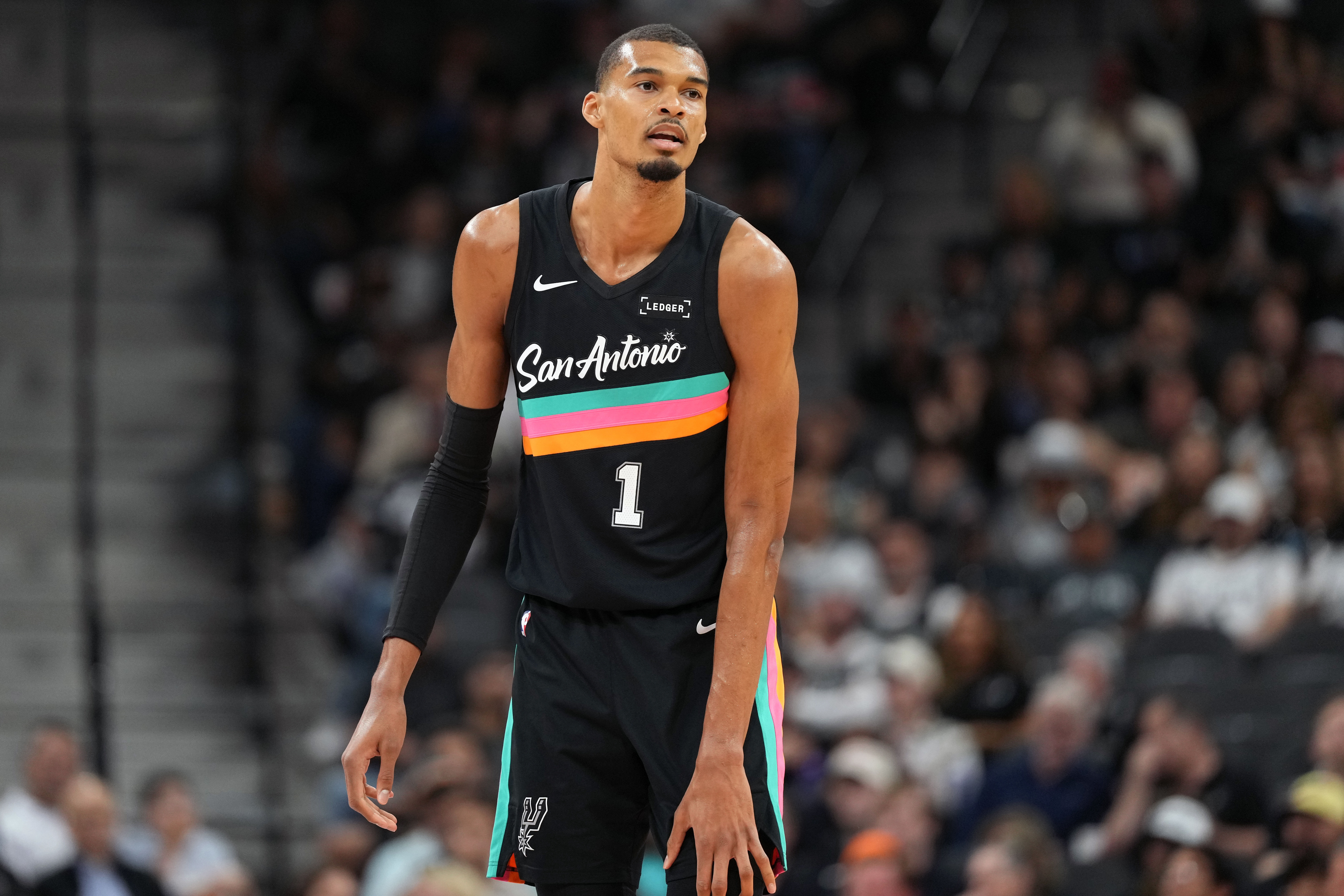 2026世界杯直播下载-历史首人！文班本赛季场均出场时间少于30分钟砍下25+10